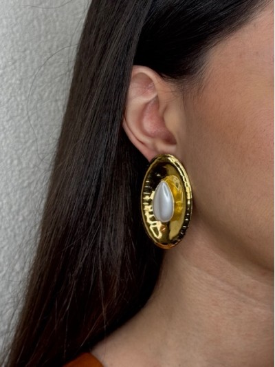 Ατσάλινα σκουλαρίκια με πέρλα Ατσάλινα σκουλαρίκια με πέρλα