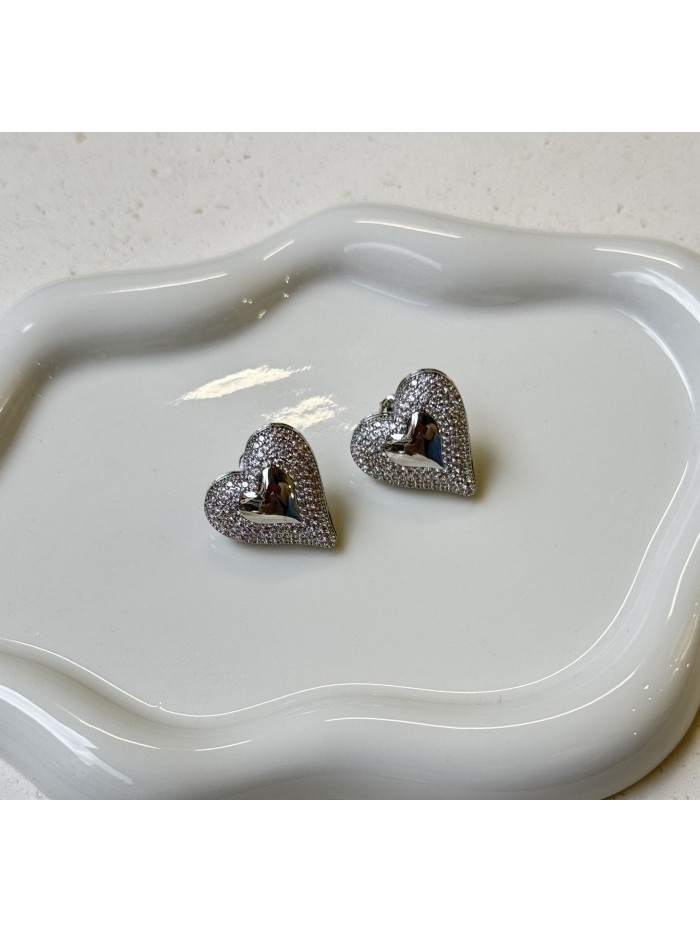 Ατσάλινα σκουλαρίκια σε σχήμα καρδιάς Ατσάλινα σκουλαρίκια σε σχήμα καρδιάς